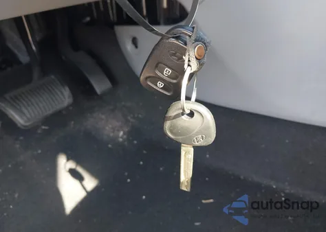 2015 Hyundai Accent Sport z USA, uszkodzony, nr VIN KMHCU5AE9FU211297